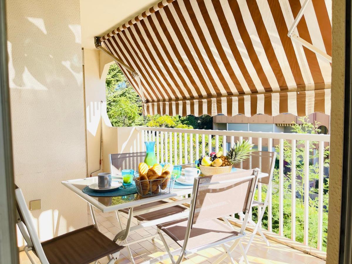 Tres Bel Appartement Face Au Port Santa -Piscine Saint-Raphaël Buitenkant foto